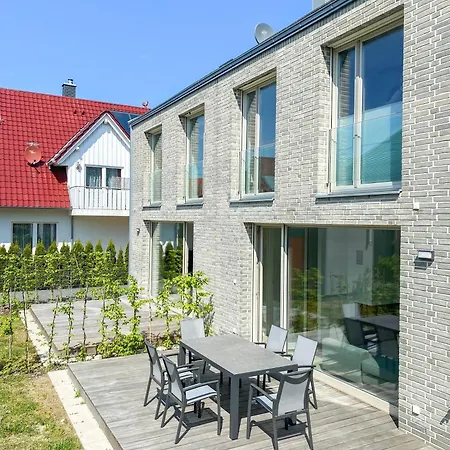 Feriehus Strandlaeufer 2 *